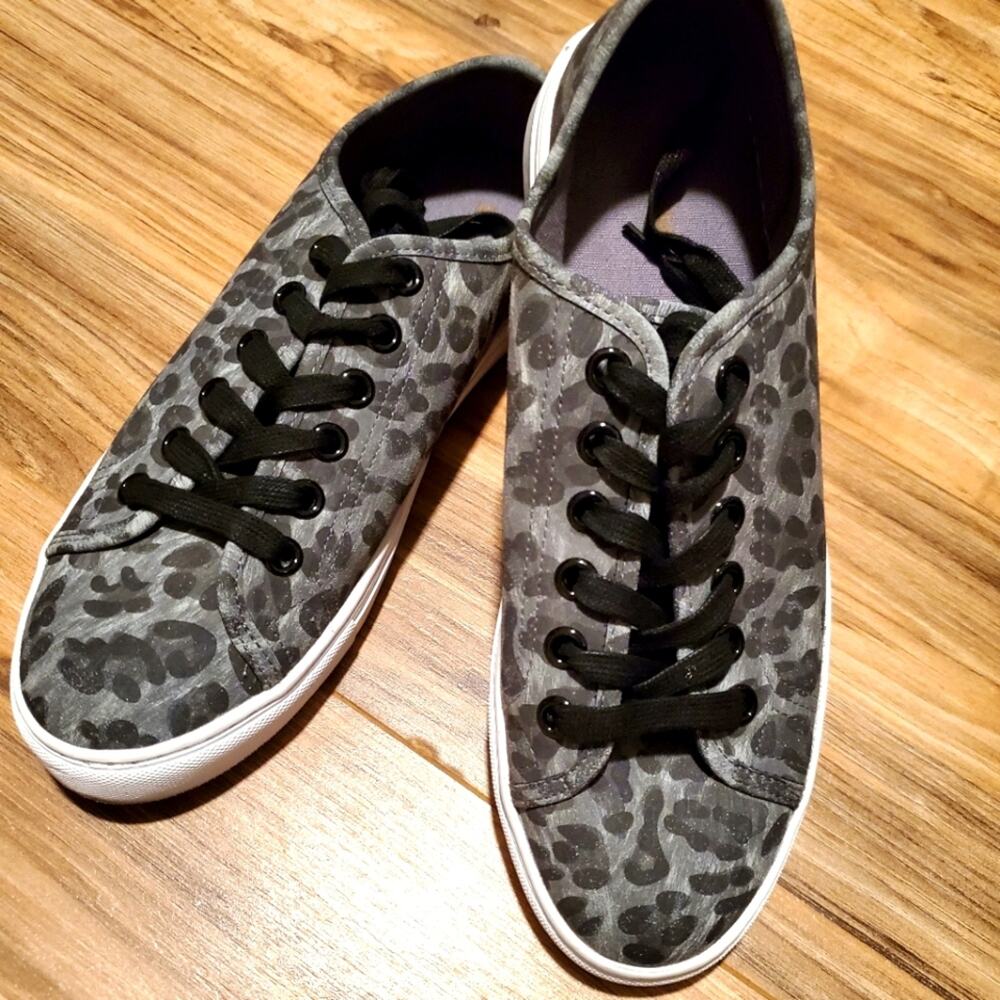 NWOT Woman's leopard sneaker by EXPRESS size 10